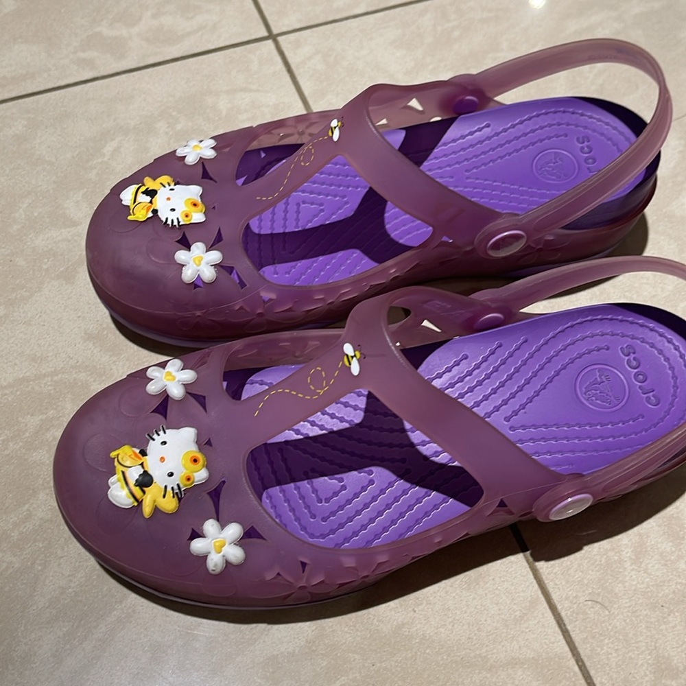 CROCS Hello Kitty-Purple Sandals with Strap size W6 very good used condition - Picture 3 of 6